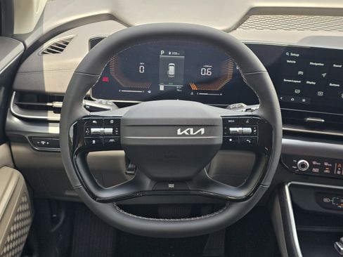 New 2027 Kia Carnival LX FWD image 7