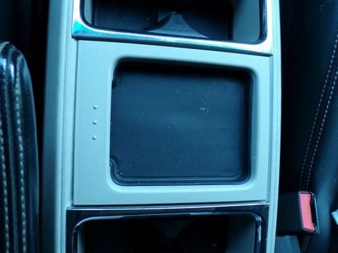 Used 2014 Chrysler Town & Country Touring image 30