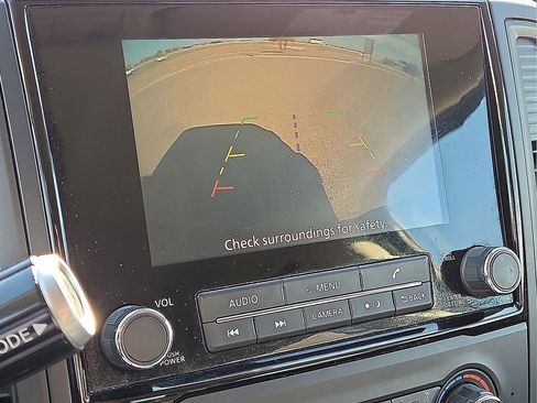 Used 2023 Nissan Titan SV image 28