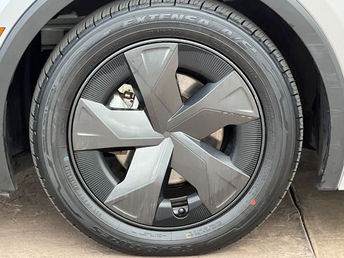 Used 2024 Toyota Prius LE image 32