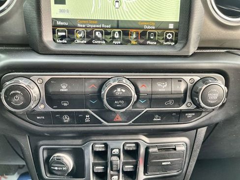 Used 2023 Jeep Gladiator Overland image 19