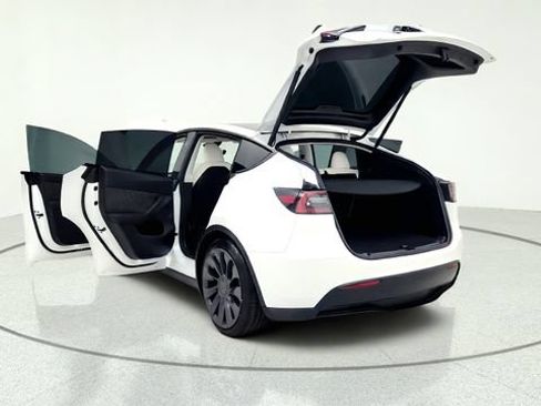 Used 2024 Tesla Model Y Performance AWD/4WD image 16