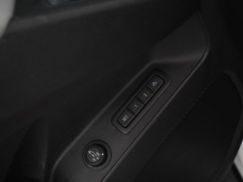 Used 2018 Chevrolet Equinox Premier w/ Infotainment II Package AWD/4WD image 23