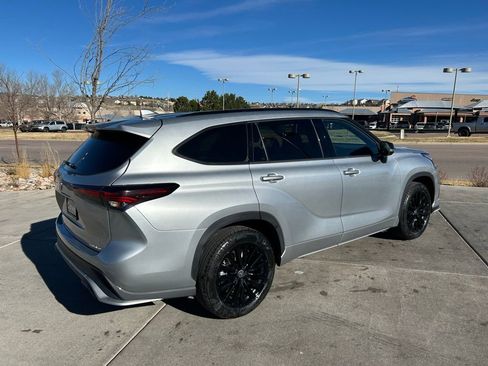 Used 2025 Toyota Highlander XSE image 8