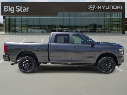 Used 2025 RAM 2500 Laramie AWD/4WD image 5