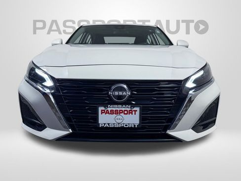 Used 2024 Nissan Altima 2.5 SV w/ SV Premium Package image 2