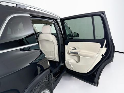 Used 2023 Mercedes-Benz GLB 250 4MATIC image 31
