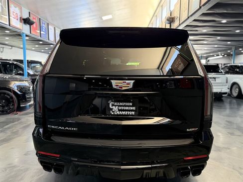 Used 2026 Cadillac Escalade V w/ LPO, Floor Liner Package AWD/4WD image 4