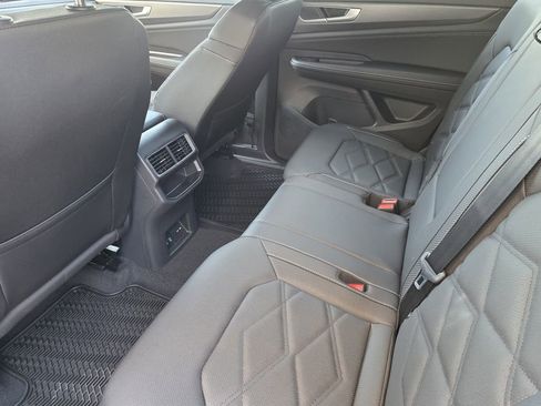 Used 2025 Volkswagen Atlas Cross Sport SE image 17