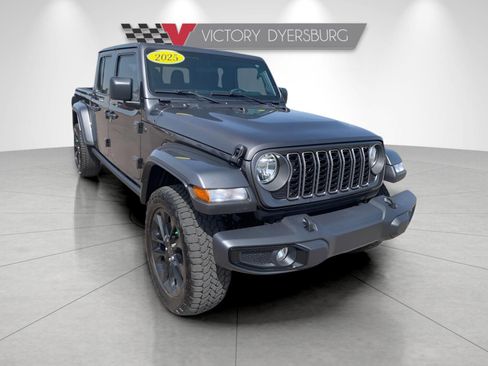 New 2025 Jeep Gladiator Sport image 2
