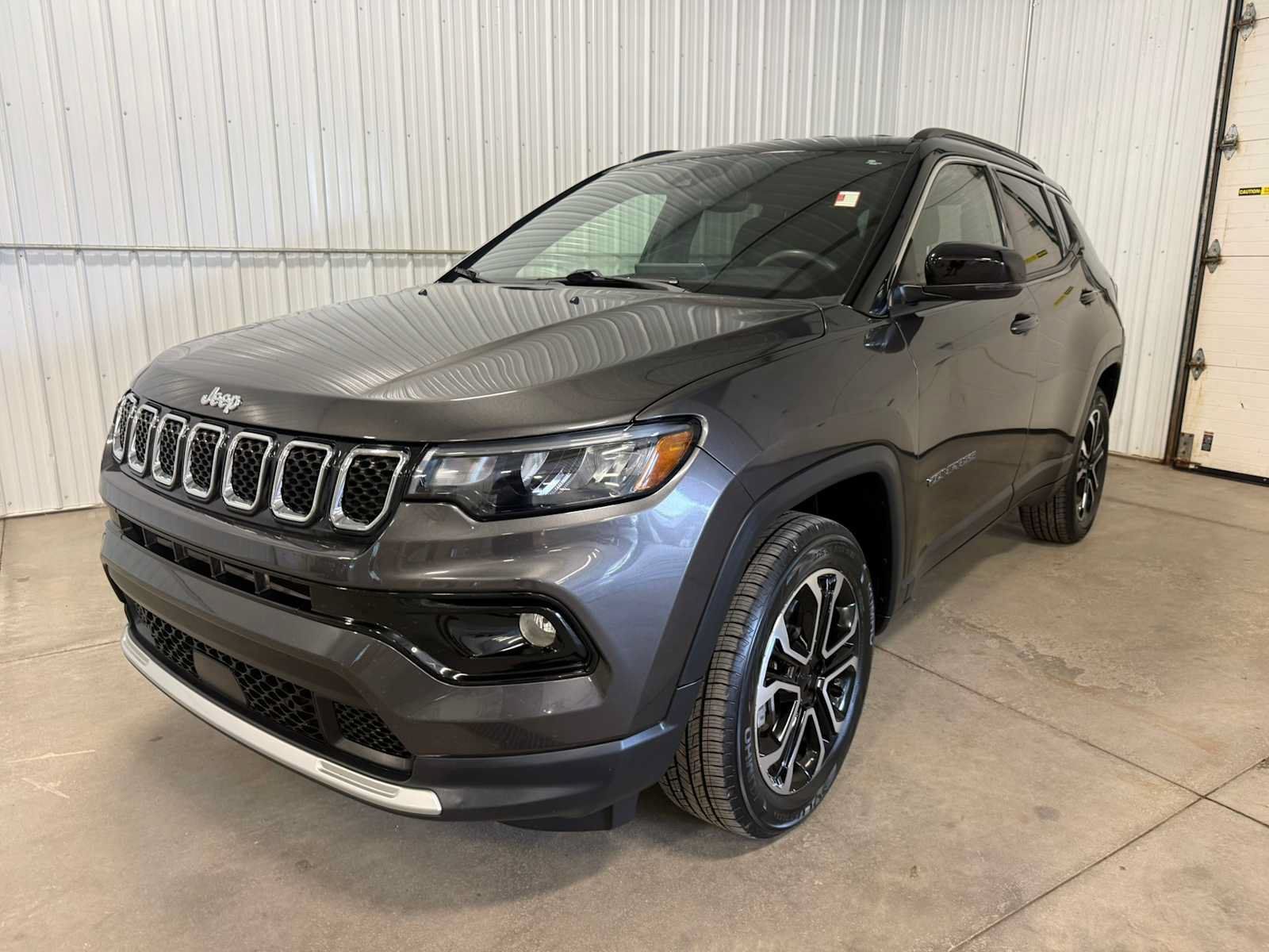 Used 2023 Jeep Compass Limited AWD/4WD image 1