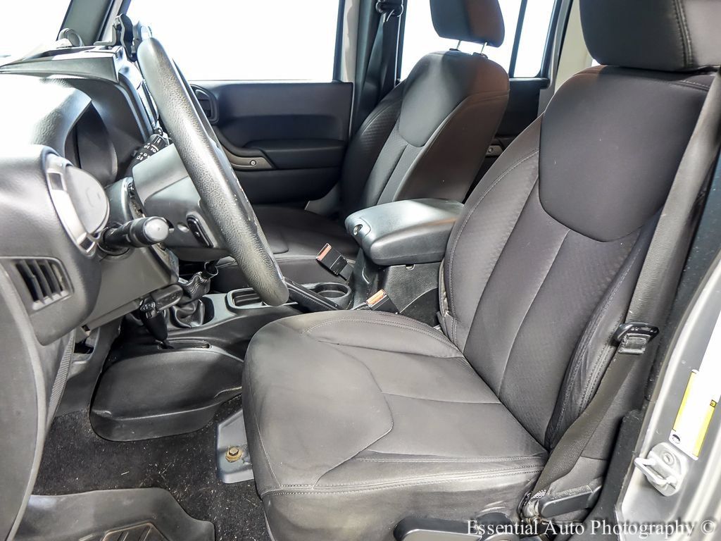 Used 2013 Jeep Wrangler Unlimited Sport AWD/4WD image 9