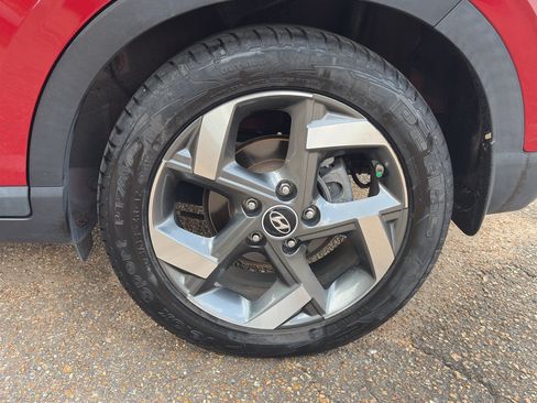 Used 2022 Hyundai Venue Limited FWD image 24