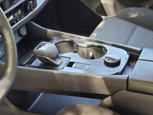 Used 2023 Nissan Rogue SV image 19