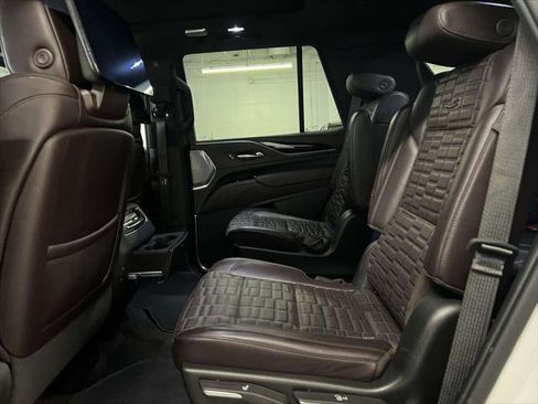 Used 2023 Cadillac Escalade Sport Platinum image 13