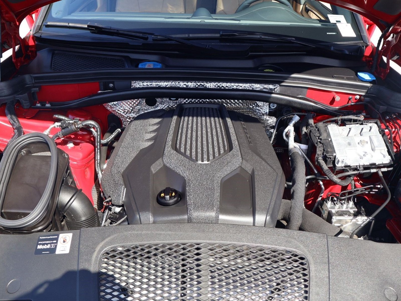 Certified 2026 Porsche Macan AWD/4WD image 26
