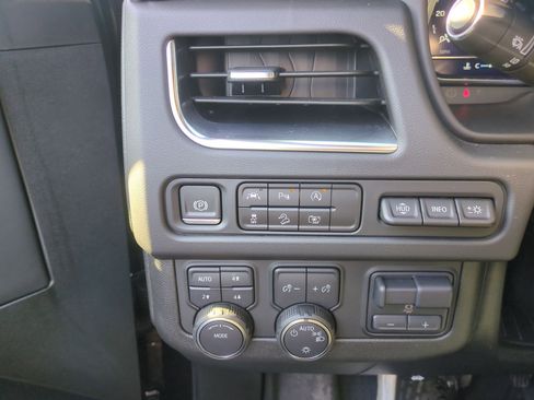 Certified 2024 Chevrolet Suburban Premier w/ Premium Package image 18