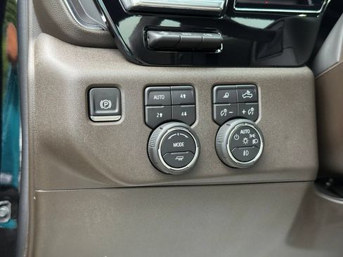 Used 2025 Chevrolet Silverado 1500 LTZ w/ LTZ Premium Package AWD/4WD image 39