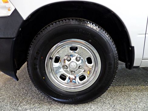 Used 2018 RAM 1500 Express RWD image 17