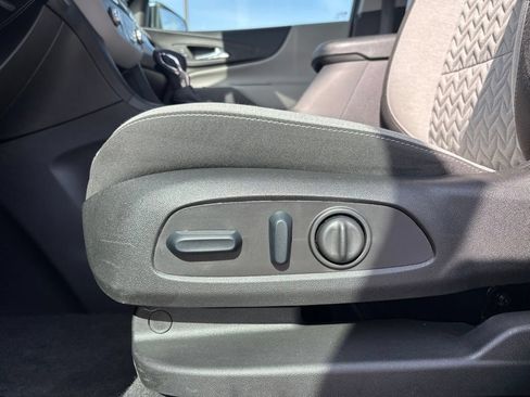 Used 2024 Chevrolet Equinox LT FWD image 16