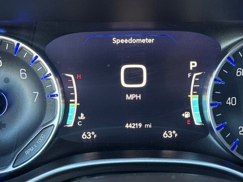 Used 2023 Chrysler Pacifica Touring-L FWD image 27