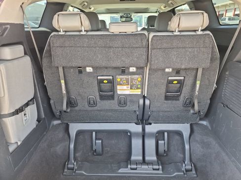 Certified 2025 Toyota Sienna XLE FWD image 16