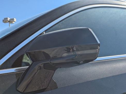 Used 2025 Cadillac XT4 Premium Luxury image 12