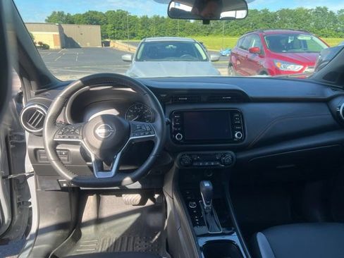 Used 2024 Nissan Kicks SR w/ SR Premium Package FWD image 9