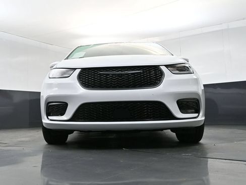 Used 2022 Chrysler Pacifica Touring-L w/ S Appearance Package AWD/4WD image 19