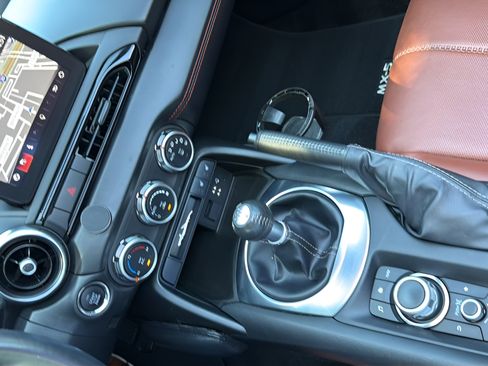 Used 2023 MAZDA MX-5 Miata Grand Touring RWD image 18