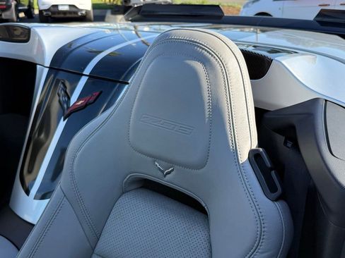 Used 2018 Chevrolet Corvette Z06 RWD image 2