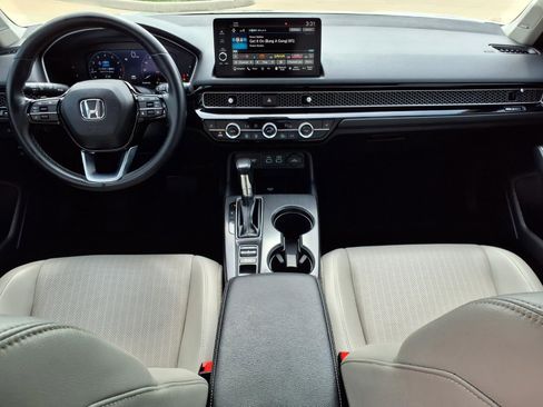 Used 2023 Honda Civic Touring image 9