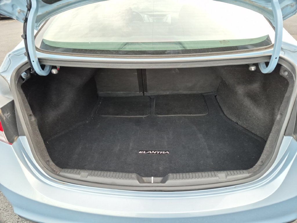 Used 2013 Hyundai Elantra SE w/ Technology Pkg FWD image 9