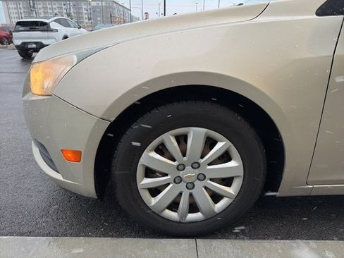 Used 2011 Chevrolet Cruze LT image 4