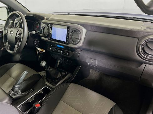 Certified 2022 Toyota Tacoma TRD Off-Road image 26