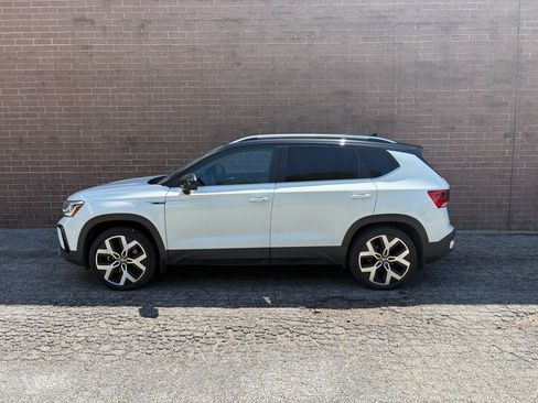 Used 2023 Volkswagen Taos SEL AWD/4WD image 2