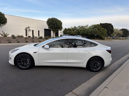 Used 2018 Tesla Model 3 Long Range image 9