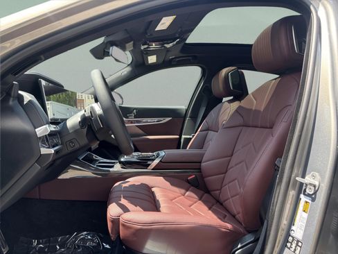New 2026 BMW 760i xDrive w/ Executive Package AWD/4WD image 13