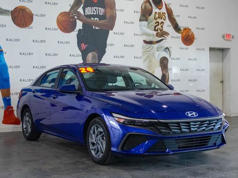 Used 2024 Hyundai Elantra SEL FWD image 19