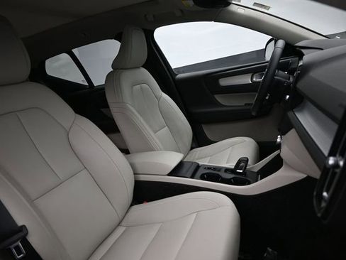 Used 2020 Volvo XC40 T5 Momentum w/ Protection Package Premier image 30