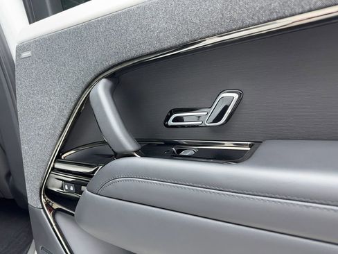 Used 2023 Land Rover Range Rover Sport SE Dynamic image 45