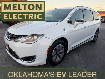 Used 2018 Chrysler Pacifica Limited w/ Advanced Safetytec Group