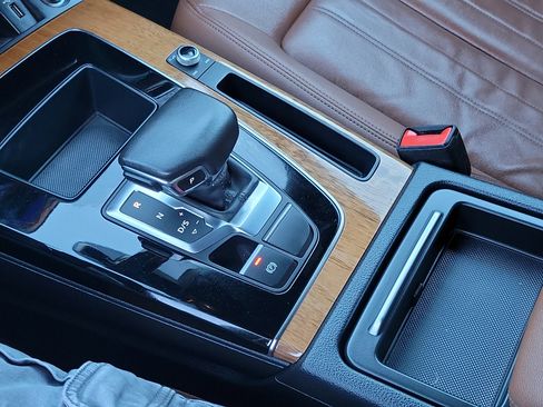 Used 2022 Audi Q5 2.0T Premium image 13