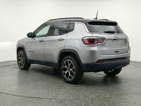 Used 2025 Jeep Compass Limited image 6