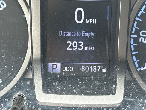 Used 2016 Toyota Tacoma SR5 RWD image 21