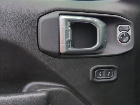 Used 2023 Jeep Gladiator Willys image 17