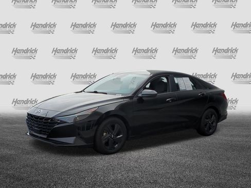 Used 2022 Hyundai Elantra SEL w/ Convenience Package FWD image 5
