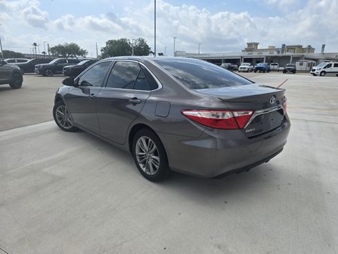 Used 2017 Toyota Camry SE FWD image 5