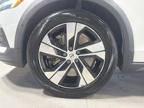 Used 2020 Volvo V60 T5 Cross Country image 40