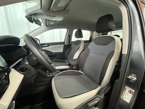 Certified 2025 Volkswagen Taos S image 11